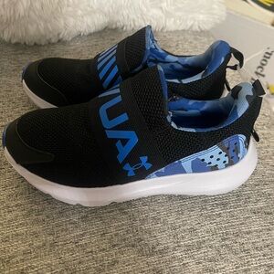 Under armour running shoes size 4